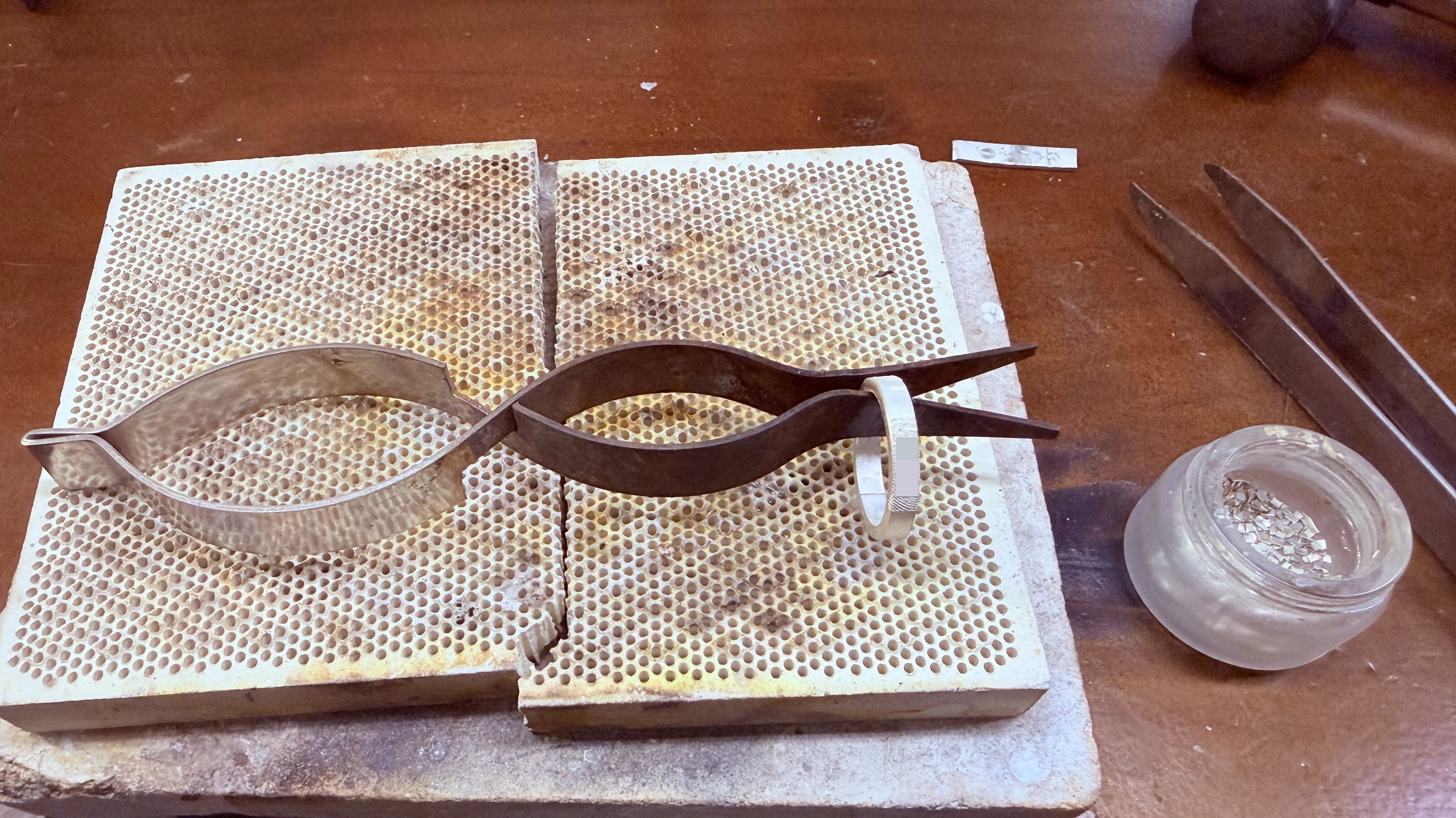 切割后就是戒指的形状