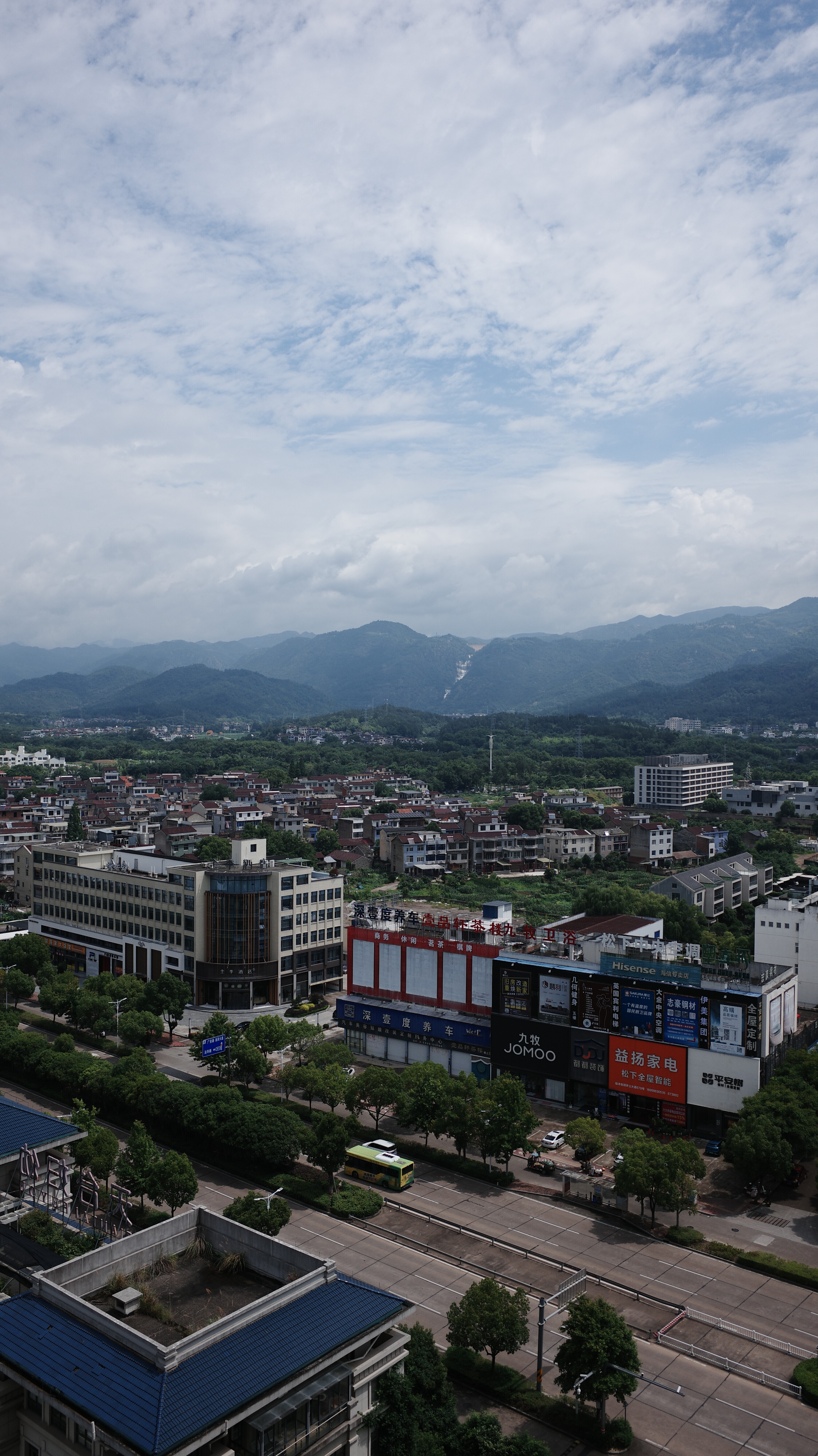 天台山大瀑布又开始流水了