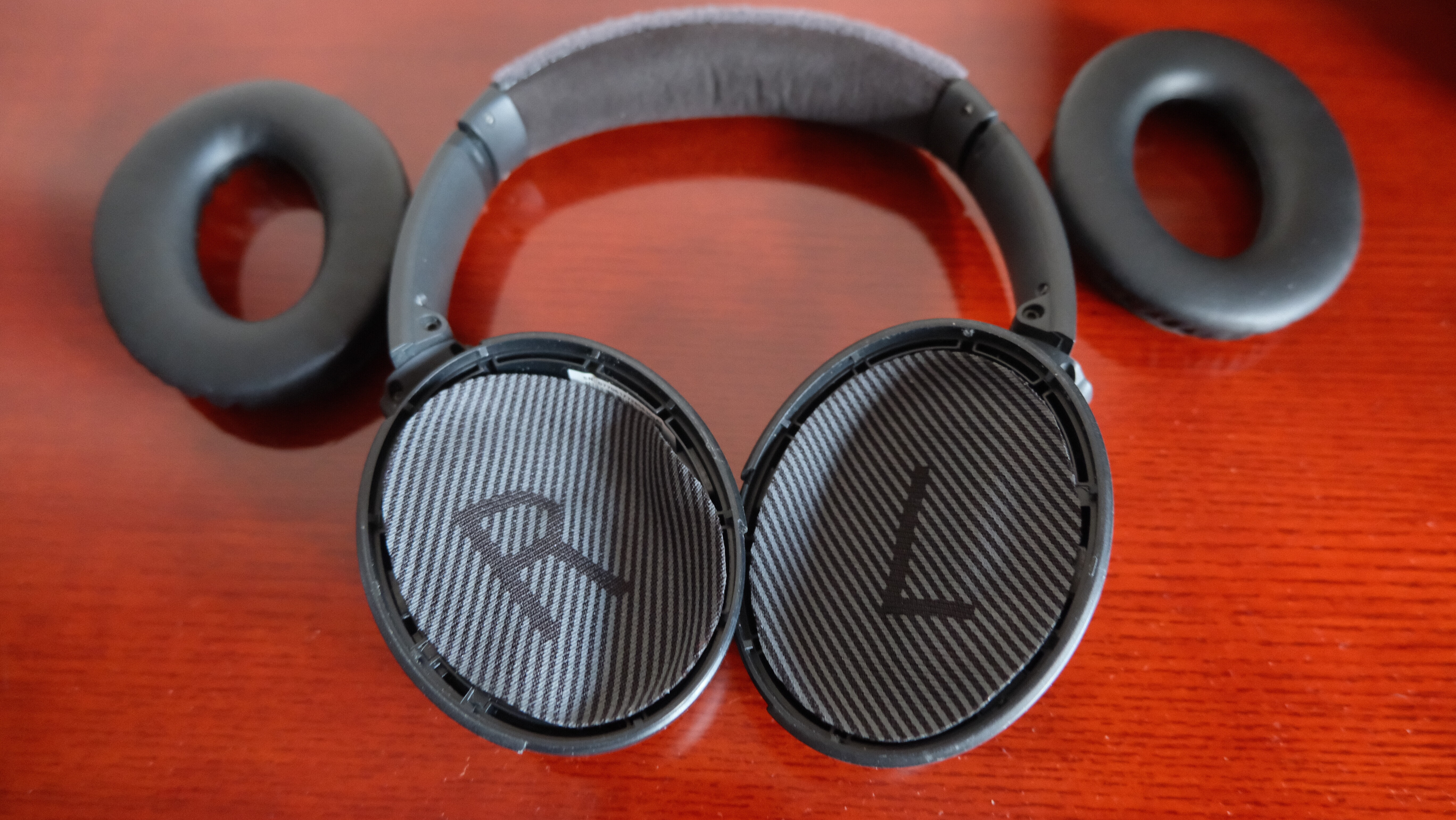 把卡扣按进去就搞定