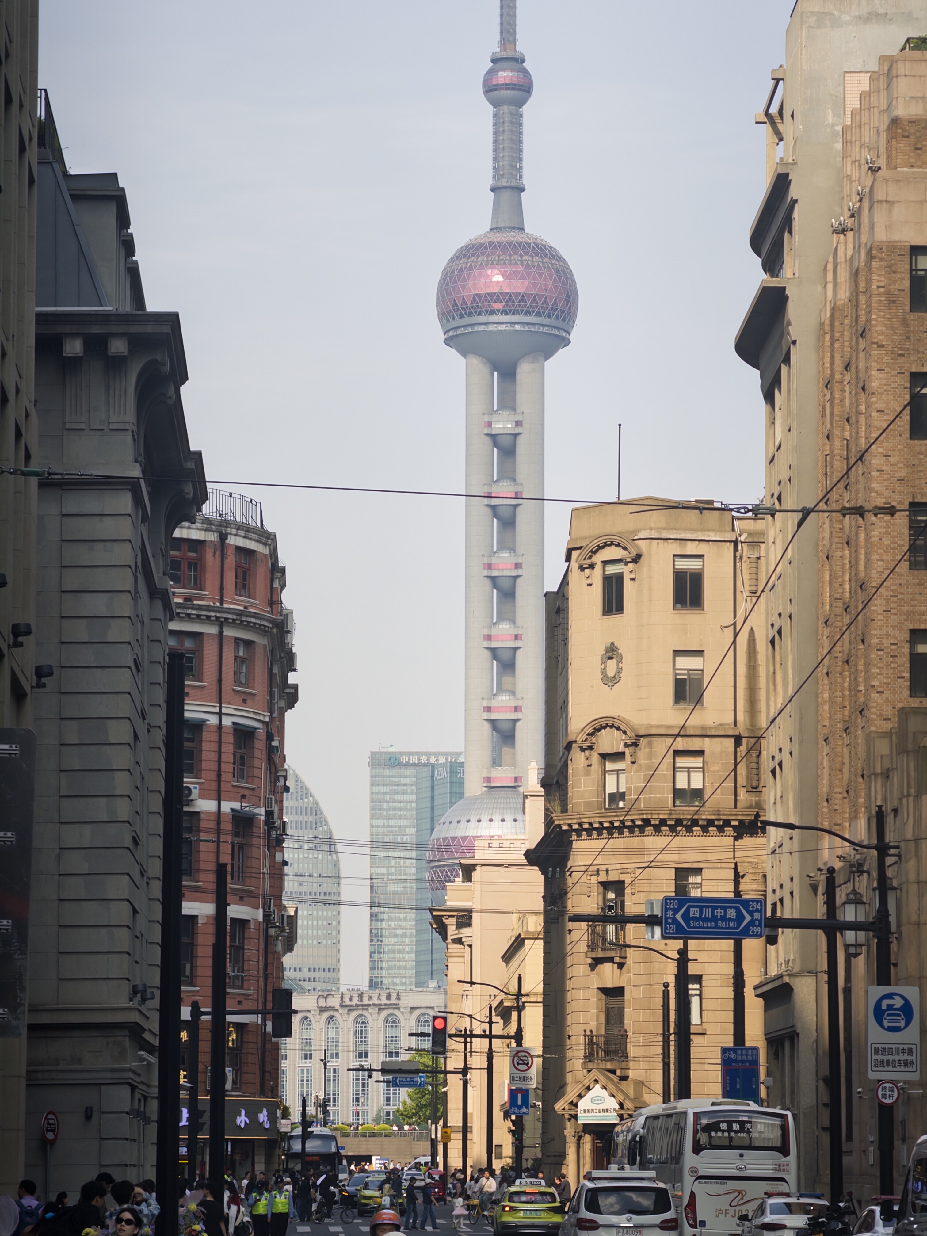 换个路口看东方明珠塔,礼和洋行拐角