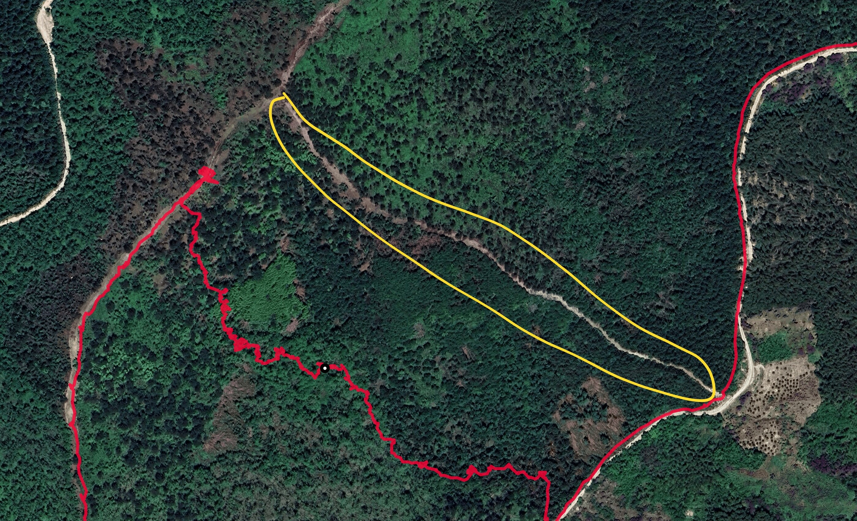 黄圈是原定路线,硬生生走出了一条路